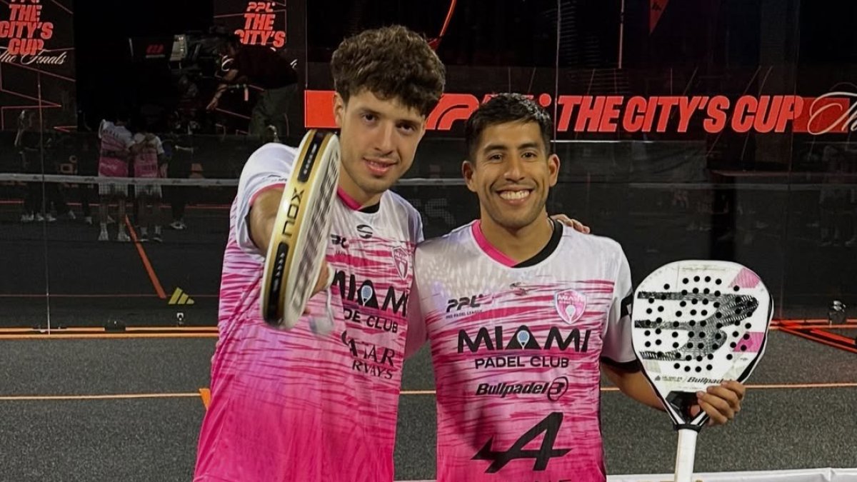 Federico Chingotto (d) y Agustín Tapia luego de un partido de Pádel.