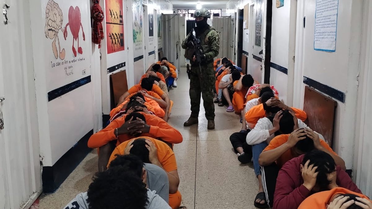 Los privados de libertad, de acuerdo con la Constitución, son un grupo de atención prioritaria.