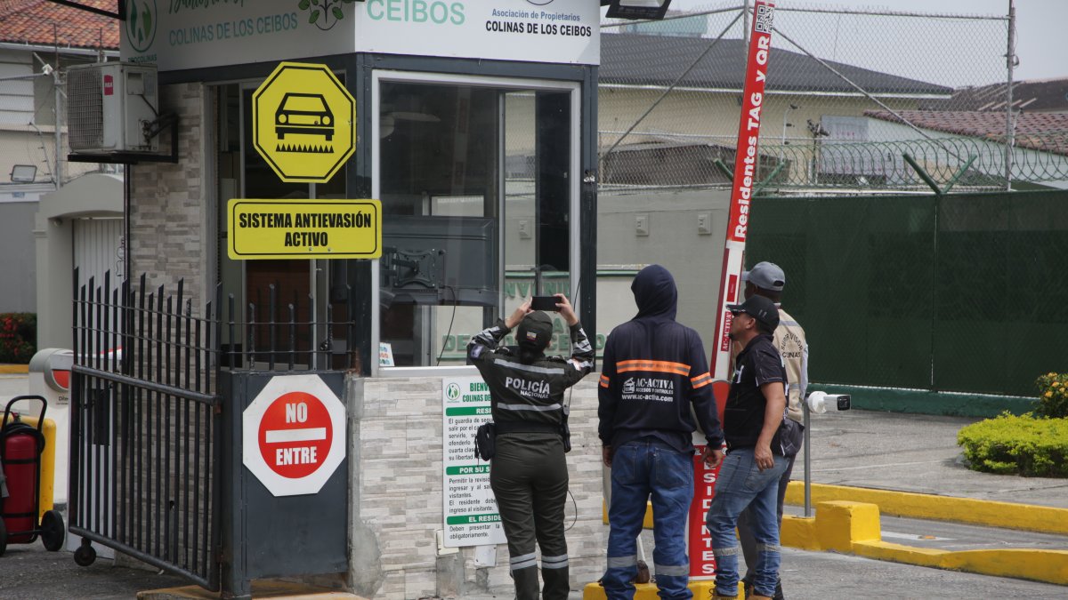 Por esta garita ingresaron los tipos armados a Colinas de Los Ceibos. Los guardias aseguraron que fueron sorprendidos porque pensaban que se trataba de un operativo.