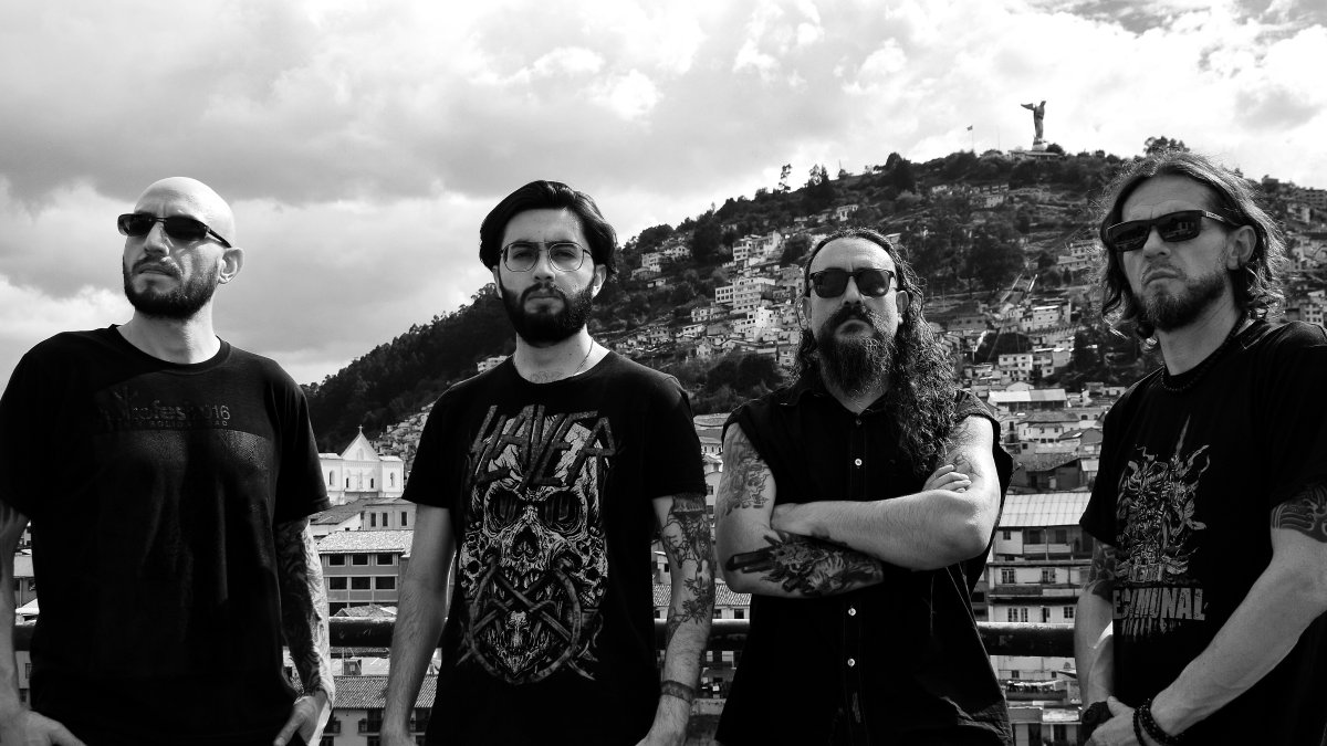 El bajista Miguel Vinueza, de Descomunal, confirmó la visita de la banda de metal/hardcore a Checa. Cortesía.