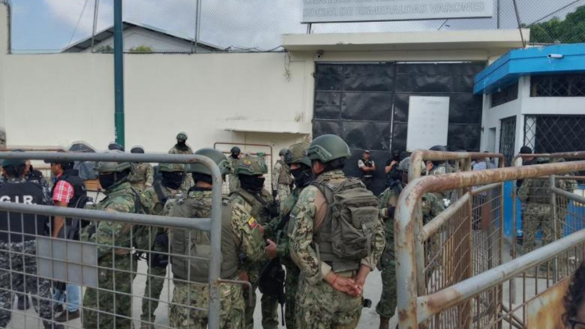 El marte 9 de diciembre 3 reos se fugaron de las cárcel de varones de Esmeraldas.