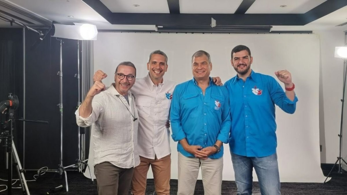 Fernando Alvarado, Raúl Chávez, Rafael Correa y Aquiles Álvarez, durante la campaña electoral del 2023.
