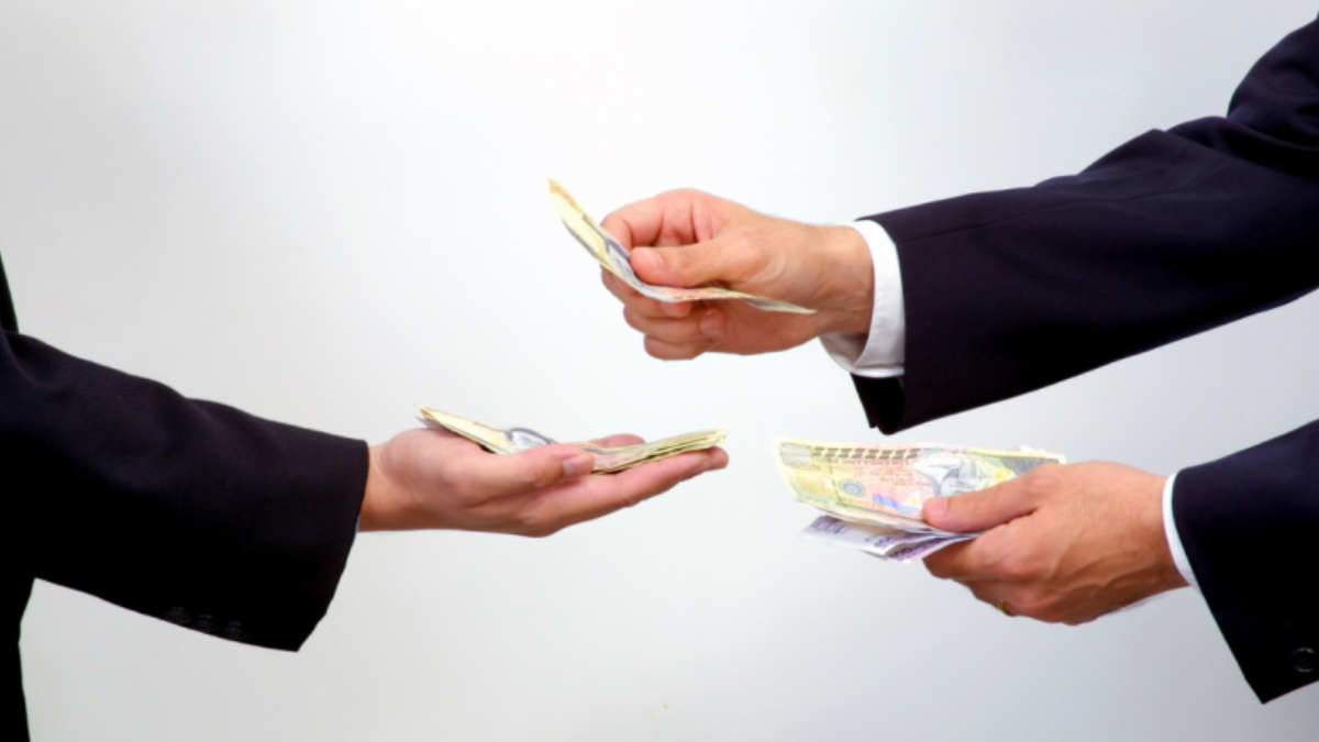 Empresarios y trabajadores tratan de ponerse de acuerdo en el aumento.