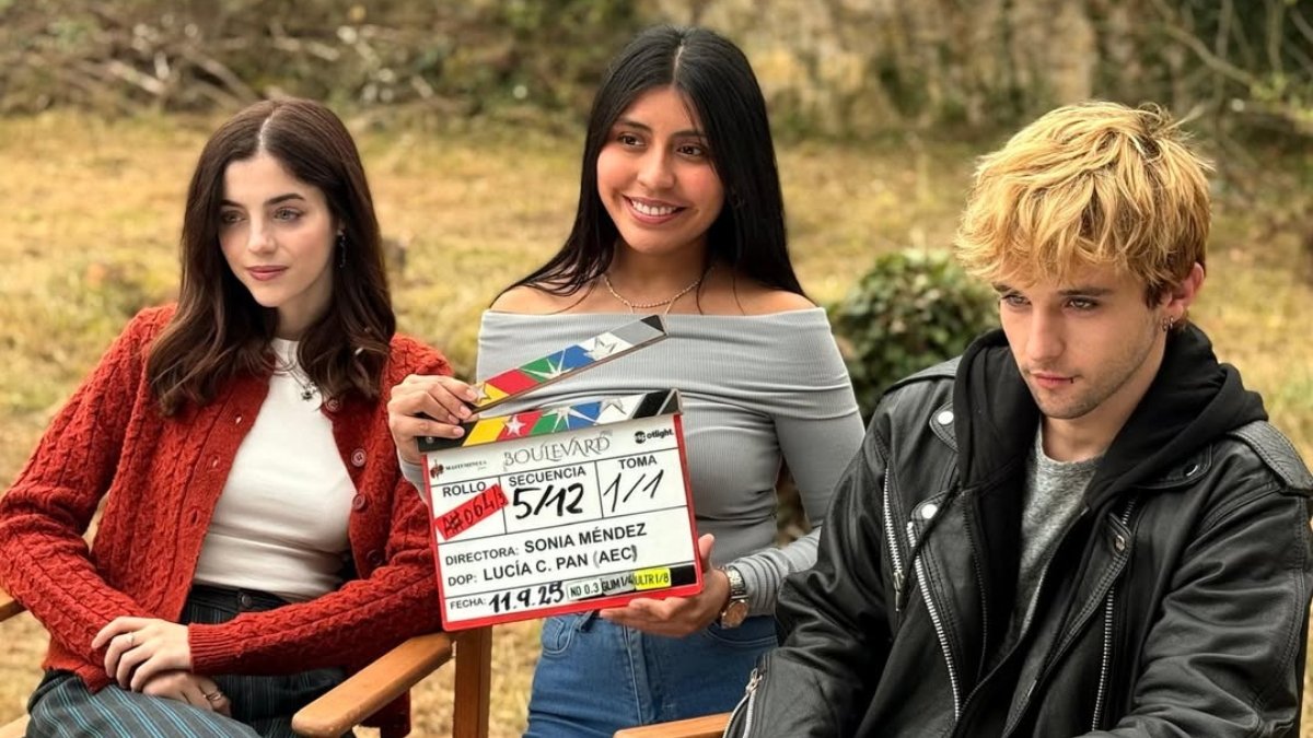 Eve Ryan, Flor María Salvador y Mikel Niso durante el rodaje de la adaptación cinematográfica de 'Boulevard'.