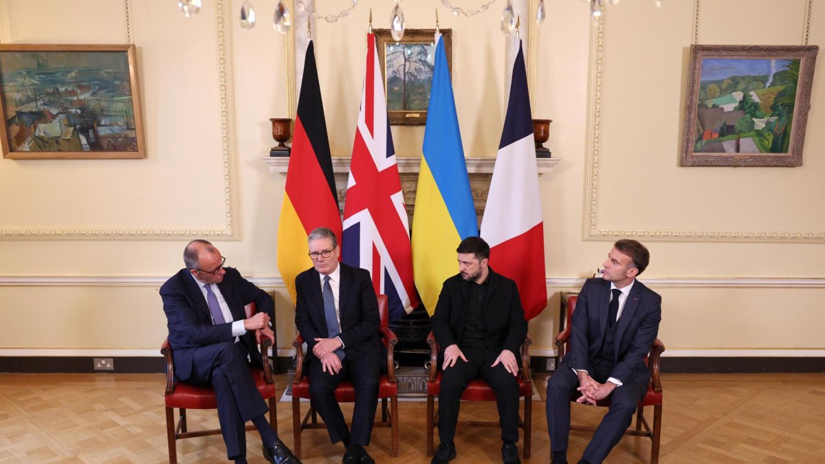 El canciller alemán, Friedrich Merz; el primer ministro británico, Keir Starmer; el presidente de Ucrania, Volodímir Zelensky; y el de Francia, Emmanuel Macron.