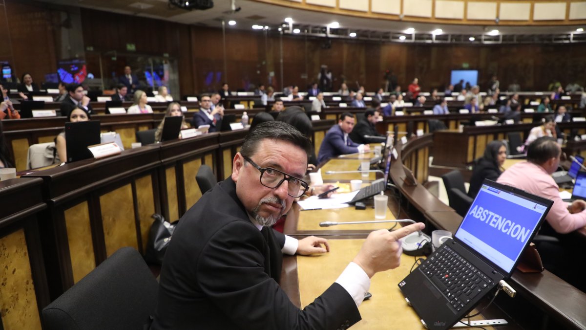 Lo asambleístas del oficialismo se abstuvieron en la votación.