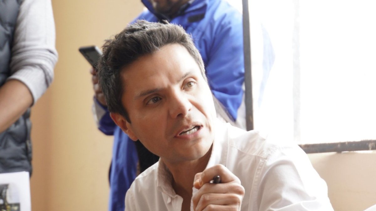 El concejal Wilson Merino se refirió en rueda de prensa al informe de Contraloría sobre la compra de 60 trolebuses eléctricos.