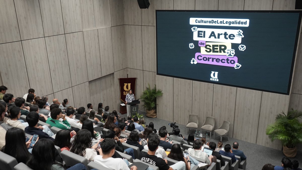 La UEES oficializó el Día de la Cultura de la Legalidad para promover responsabilidad, coherencia y cumplimiento voluntario de normas entre estudiantes y docentes.