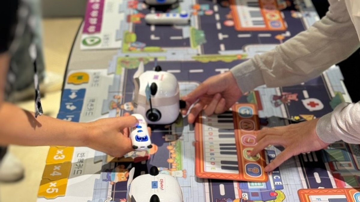 Cuestionamientos ciudadanos por la compra de kits de robótica desataron respuestas oficiales.