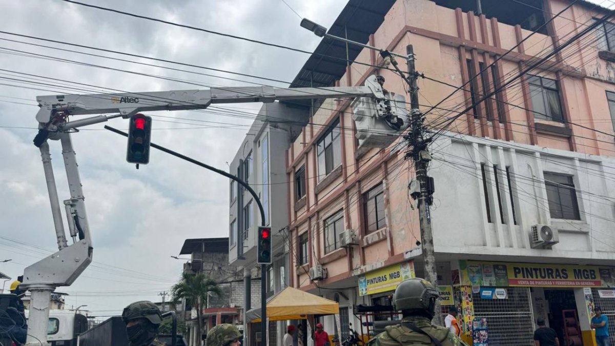 Un juez de Ecuador ordenó prisión preventiva para seis militares investigados por la muerte de un joven de 19 años.