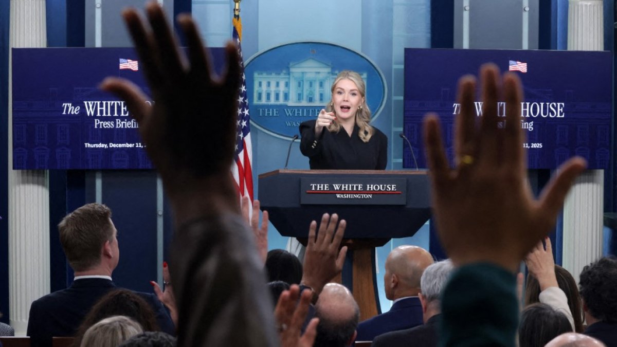 Karoline Leavitt, secretaria de prensa de la Casa Blanca, informa sobre el decomiso.