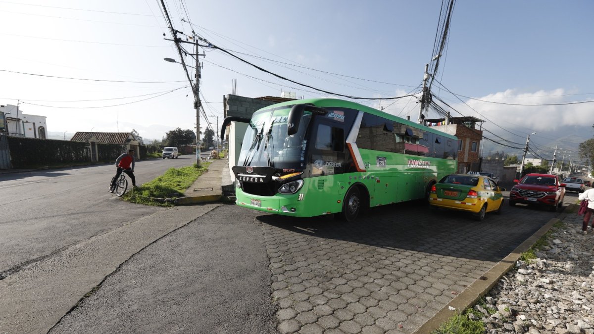 Situación. Varias calles de Tumbaco continúan sin señalización adecuada. En zonas como Churoloma ya se han reportado accidentes por esta falta.