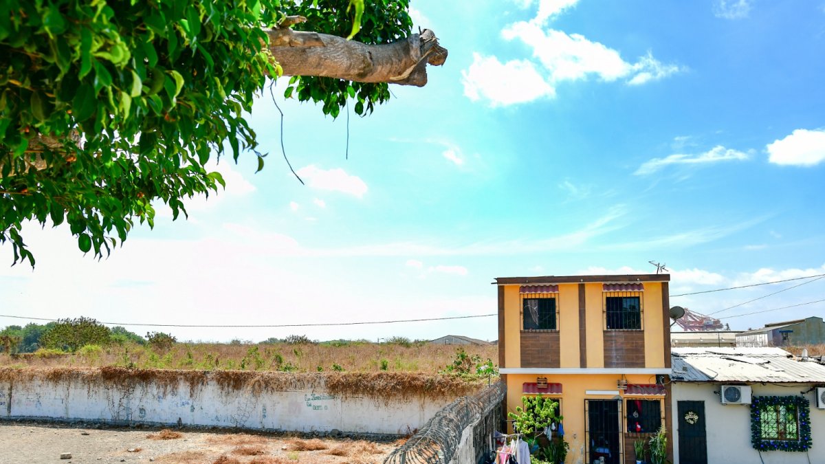 El Ministerio de Infraestructura y Transporte no ha transparentado cuánto pagarán por los predios de los lotes vacíos de las empresas privadas de la familia del presidente Daniel Noboa.