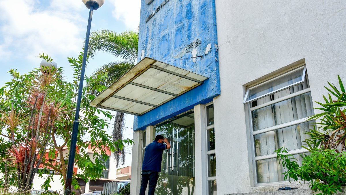 Esta es una de la UPC de Urdesa Norte que permanece con las puertas cerradas. La ciudadanía pide que esté operativa, a fin de tener la oportunidad de sentir más seguridad.