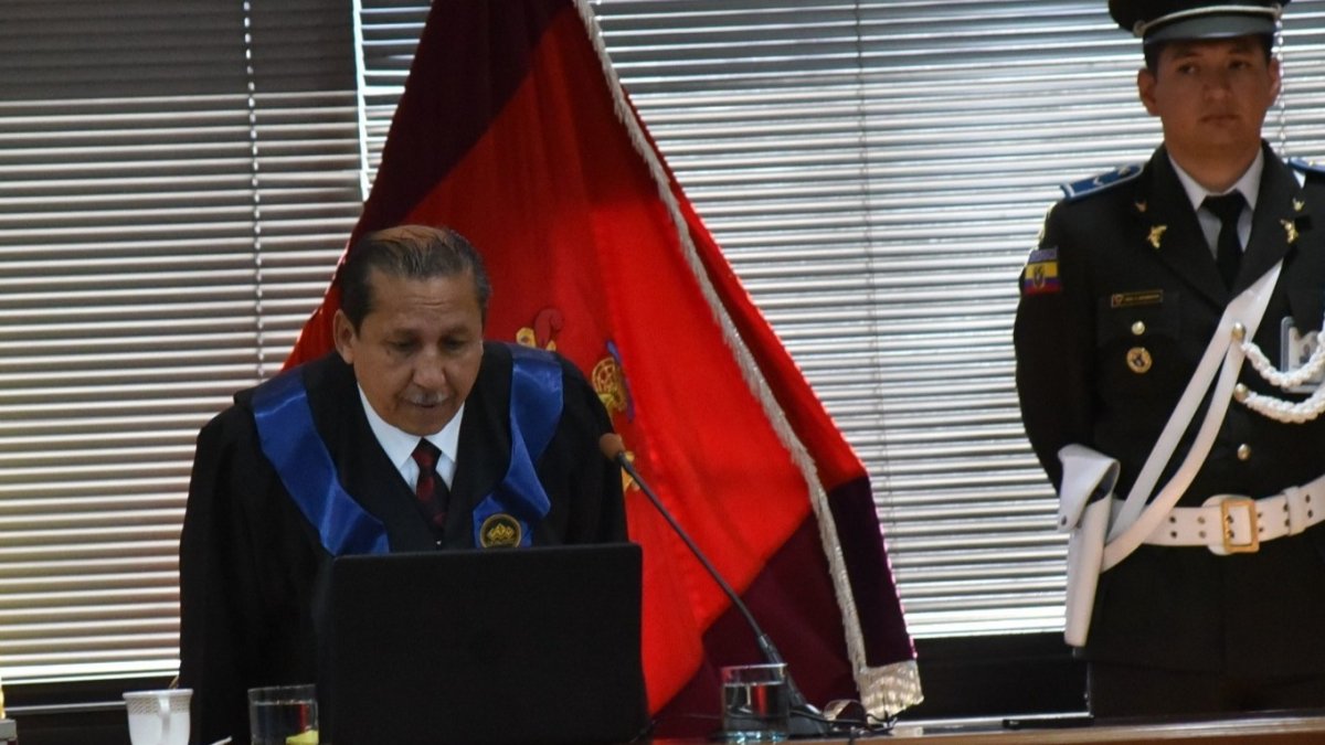 El juez de la Corte Nacional de Justicia, Olavo Hernández, no tenía claros los argumentos de su resolución para llamar a juicio en el caso Sinohydro.