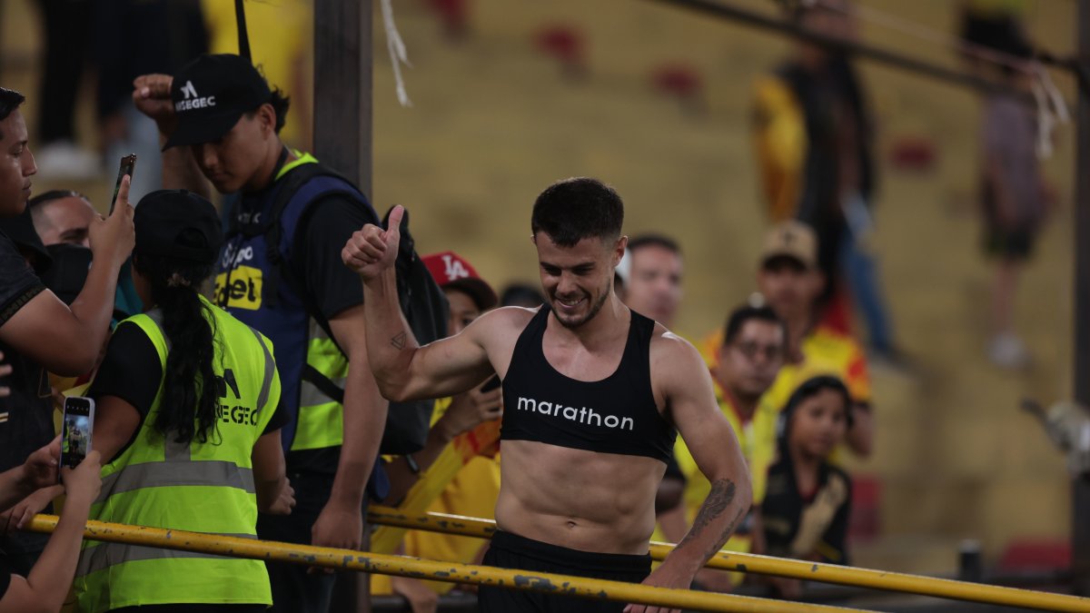 Joaquín Valiente jugador del Barcelona al final del partido ante Orense.