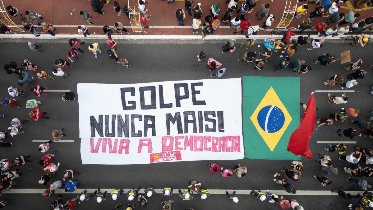 Manifestación contra el proyecto de ley conocido como 'PL de la Dosimetría' y contra la amnistía al expresidente de Brasil Jair Bolsonaro este domingo, en Sao Paulo (Brasil)