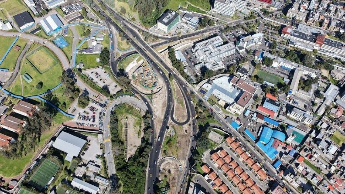 El nuevo paso deprimido permite una conexión más directa y fluida hacia la zona hospitalaria y sectores aledaños de la Mariana de Jesús