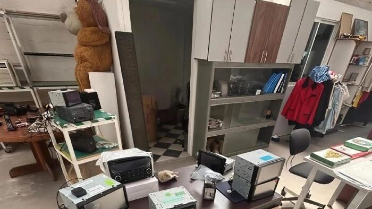 Los dueños no pudieron justificar la procedencia de los radios.