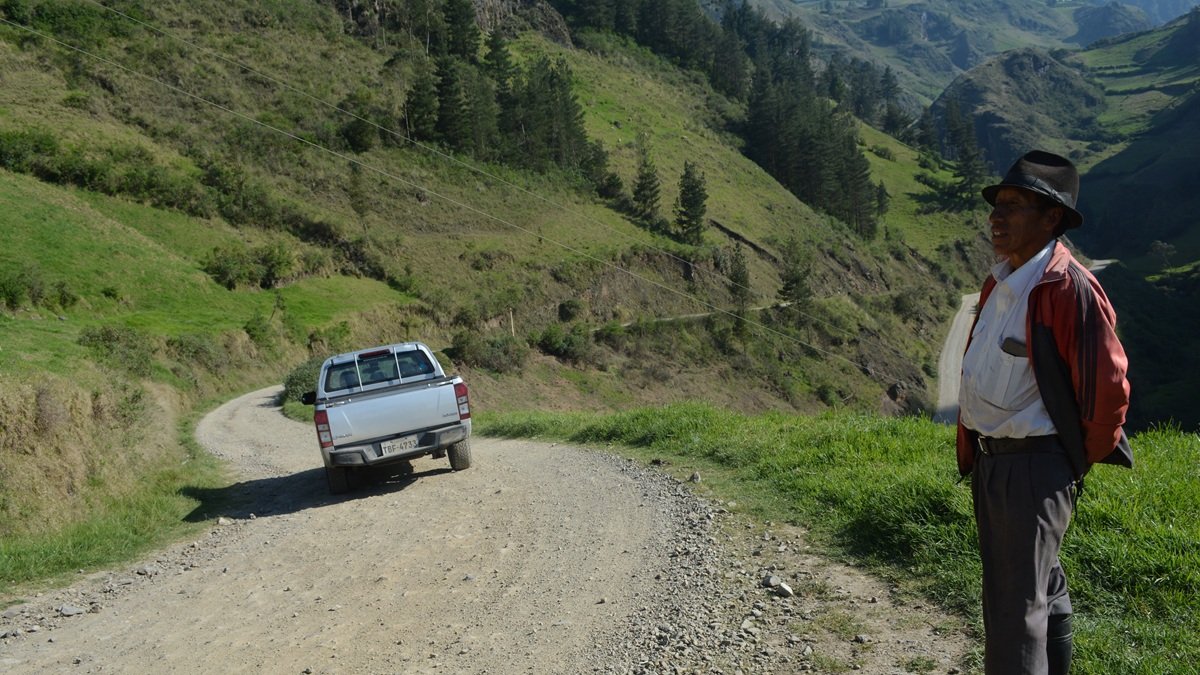 La carretera que conecta Simiatug con Ambato es la más utilizada, pero está olvidada.
