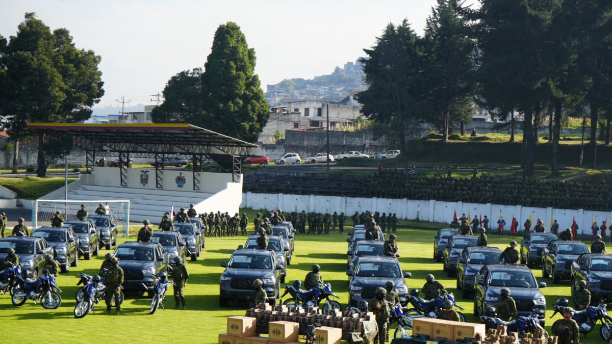 El Gobierno entregó 54 camionetas y 24 motocicletas;drones para labores de vigilanciay más