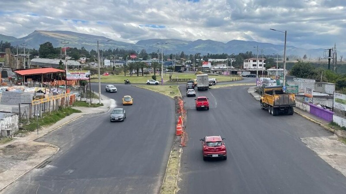 Según el Municipio, tras completar la rehabilitación vial en el tramo Puembo-Pifo, más de 57.000 usuarios se benefician.