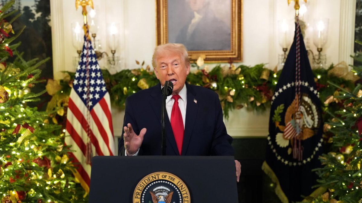 El presidente de Estados Unidos, Donald Trump, pronuncia un discurso a la nación desde el Salón de Recepciones Diplomáticas de la Casa Blanca, en Washington D. C., Estados Unidos, el 17 de diciembre de 2025.