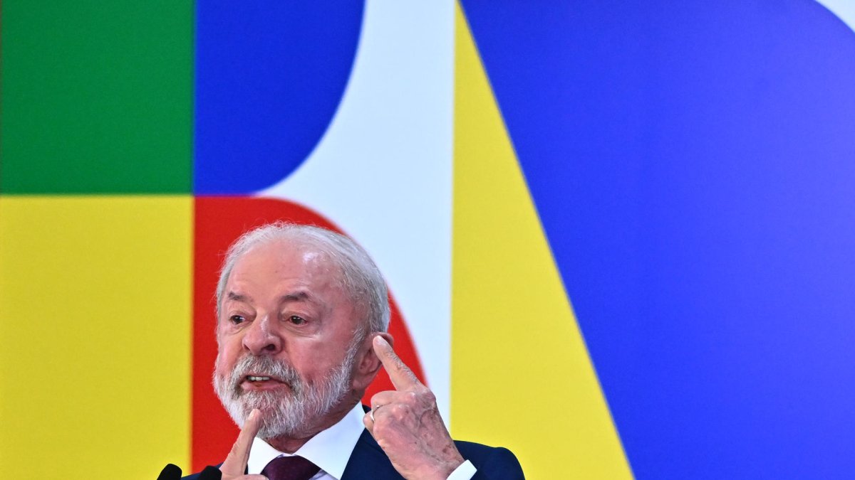 El presidente de Brasil, Luiz Inácio Lula da Silva, habla durante una rueda de prensa este jueves, en el Palacio del Planalto en Brasilia (Brasil).