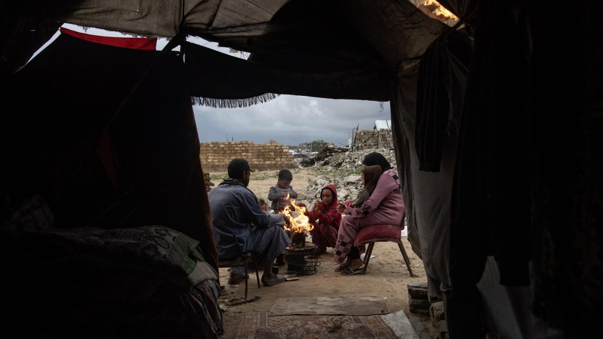 Imagen del 15 de diciembre de 2025 de palestinos desplazados.