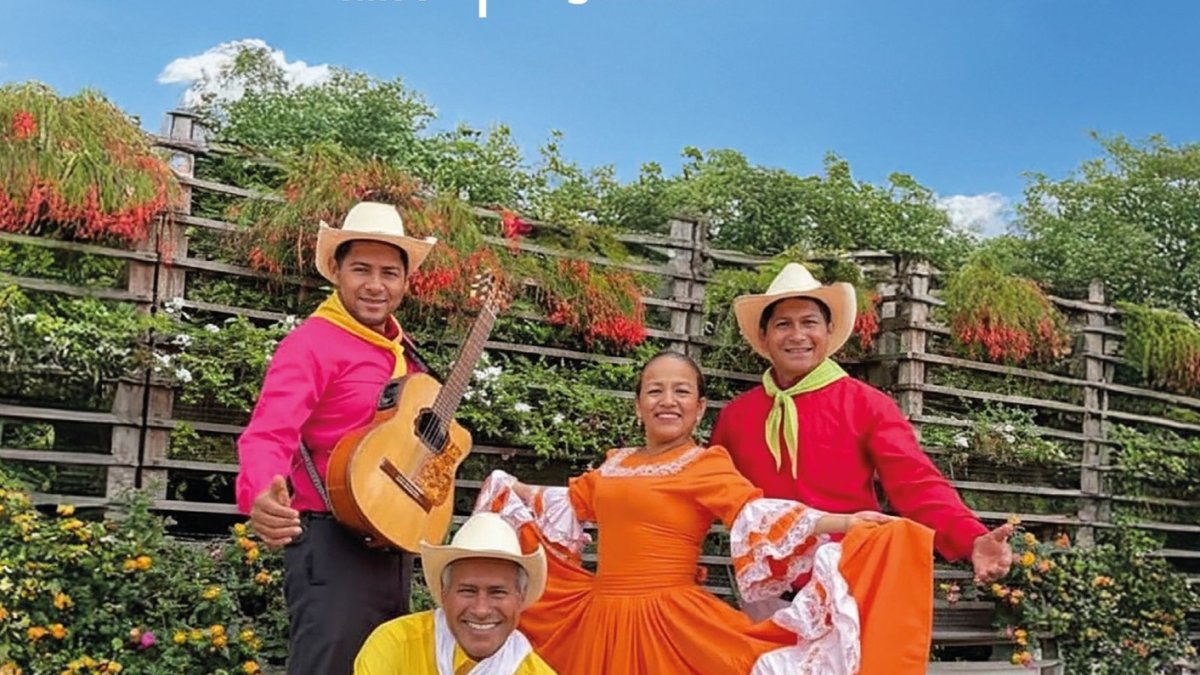 Chigualo. Grupos folclóricos recitan versos montubios para el Niño Dios.