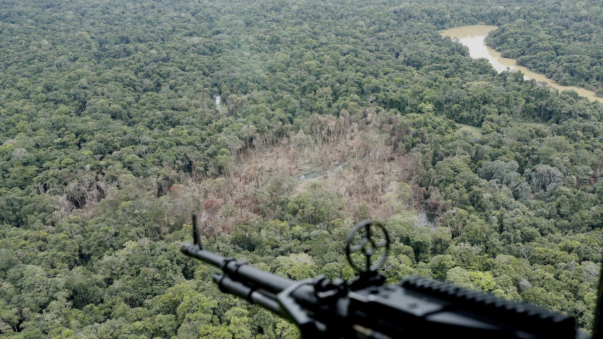 Fotografía aérea donde se observa una zona en la que se ubicaba un campamento de las disidencias de las FARC.