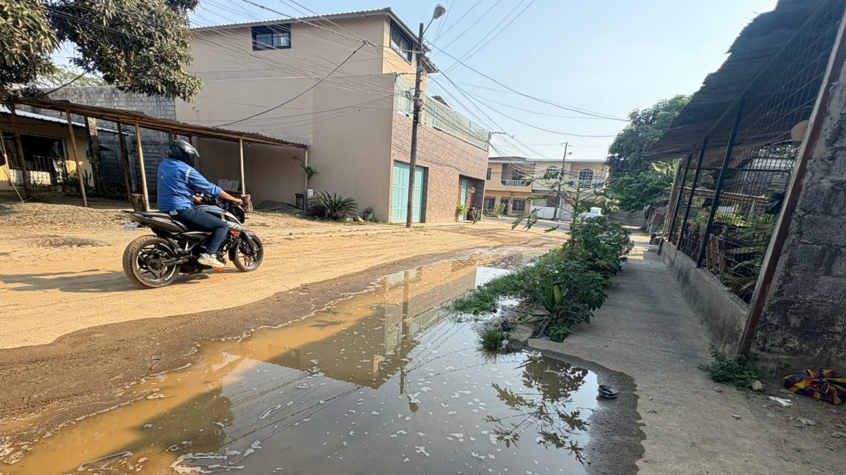 Vías. Varias cuadras se mantienen sin ser pavimentadas. Las calles llenas de polvo complican la movilización de los residentes.