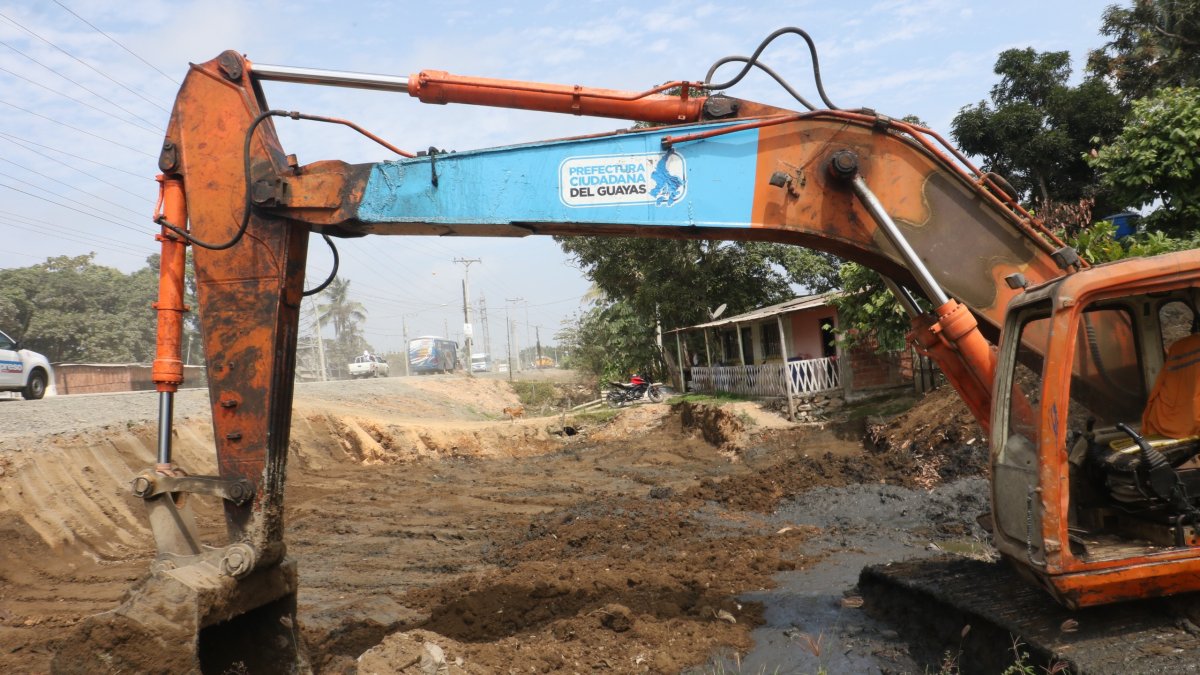 Las vías de acceso del tramo 4 y 5 continúan en construcción, pero varios predios no han sido expropiados para la ejecución de la obra.