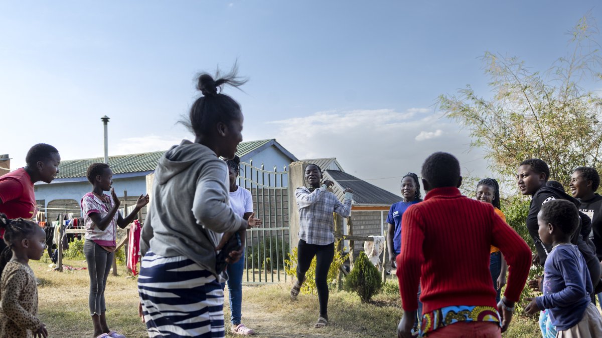 Refugio. Niñas y adolescentes de la comunidad masái, de las afectadas.