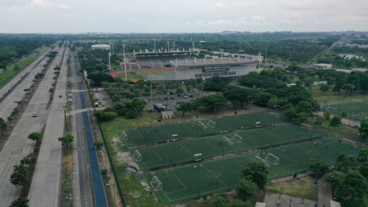 Guayaquil analiza nuevo esquema de control para parqueaderos de Samanes.