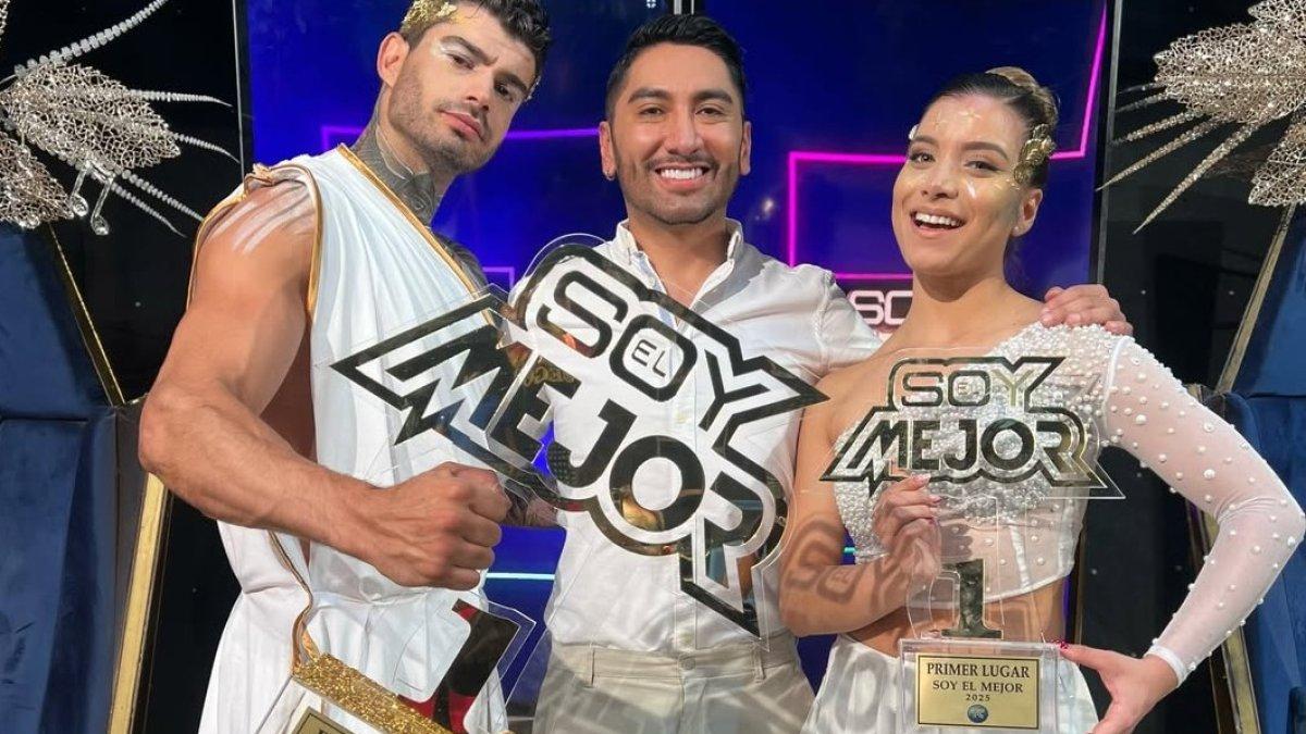 Cezar Augusto junto al productor Christian Rodríguez y Sarah Gabriela.