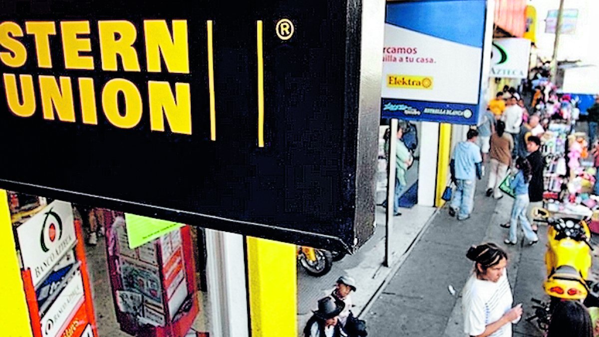 Varias agencias que los migrantes usan para enviar remesas.