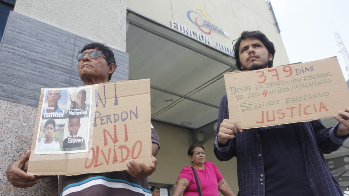 Familiares exigen justicia frente a la Función Judicial. El caso Las Malvinas revela hallazgos clave y posibles responsabilidades penales.