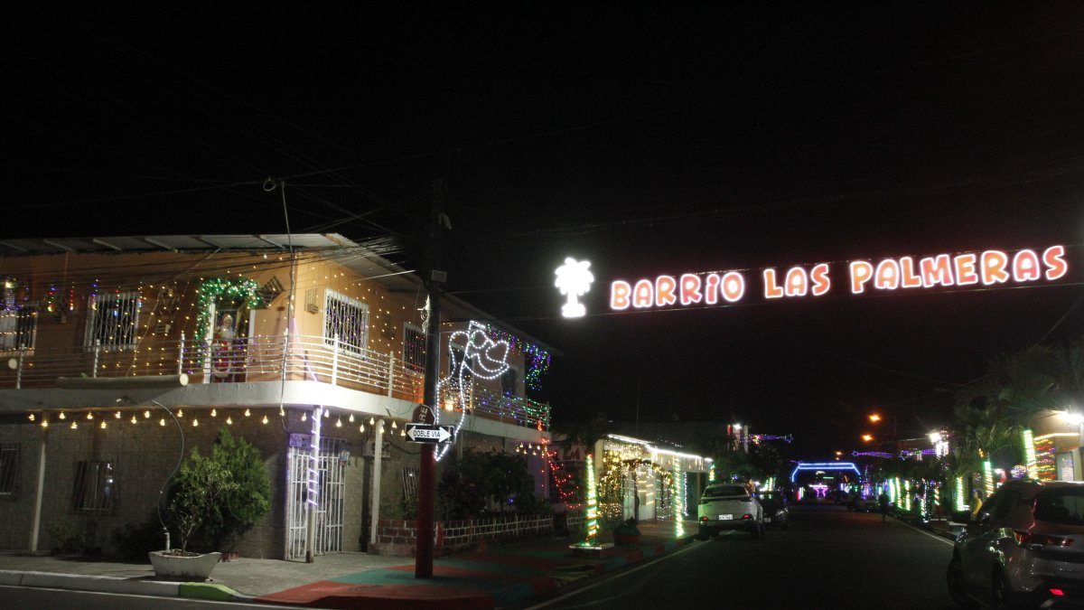 El barrio Las Palmeras es uno de los más iluminados.