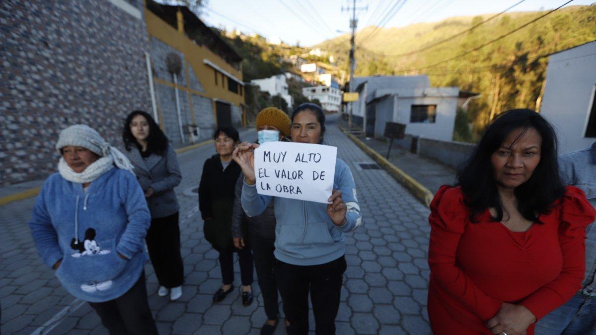 Moradores de La Pulida protestaron contra cobros excesivos en agosto del 2025. Ahora el Concejo aprobó una reforma para pagos más justos.