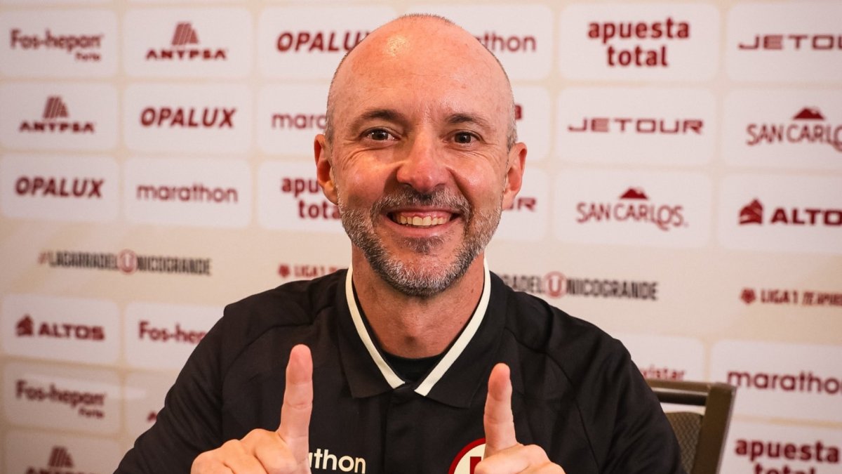 El español Javier Rabanal durante su presentación en Universitario de Deportes de Perú.