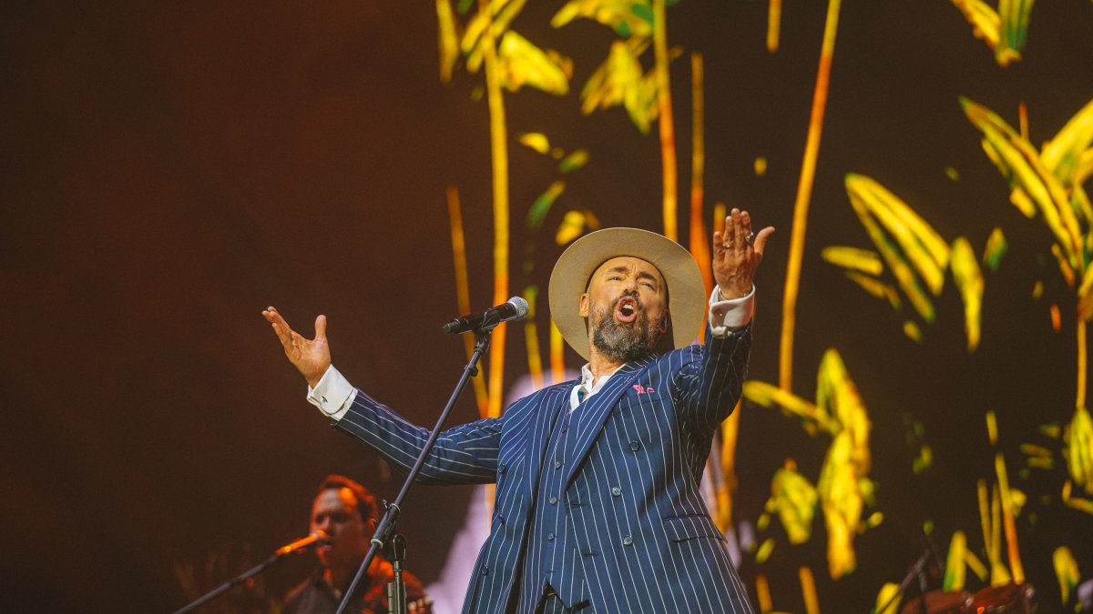 Aunque fue su tercer álbum de estudio, Cruce de Caminos es recordado como el punto desde el cual la música de Santiago Cruz empezó a circular por la región.