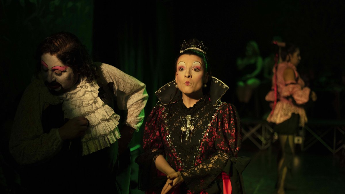 Trece artistas son arte del montaje de Tiempos de amor en vano, que se presenta en el Estudio de Actores de la capital.