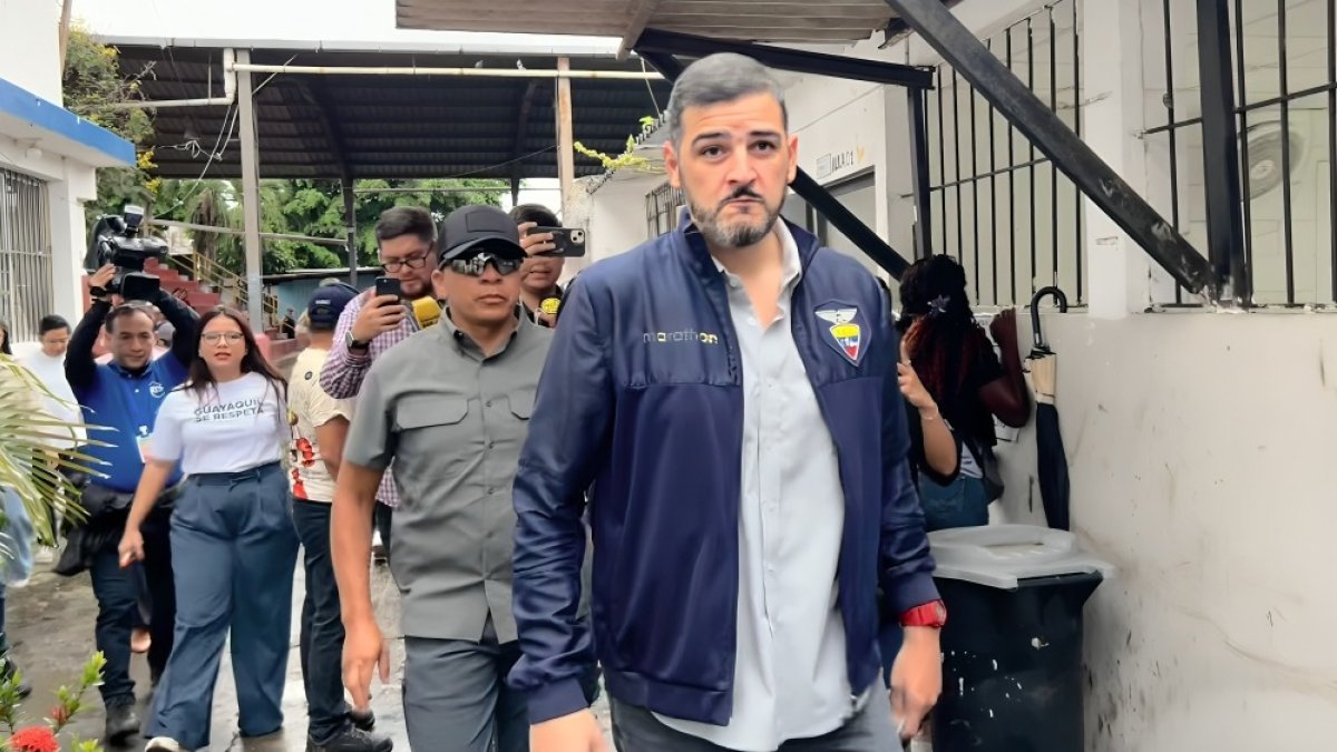 Aquiles Álvarez, alcalde de Guayaquil, es procesado por la Fiscalía por un presunto delito de comercio irregular de combustible.