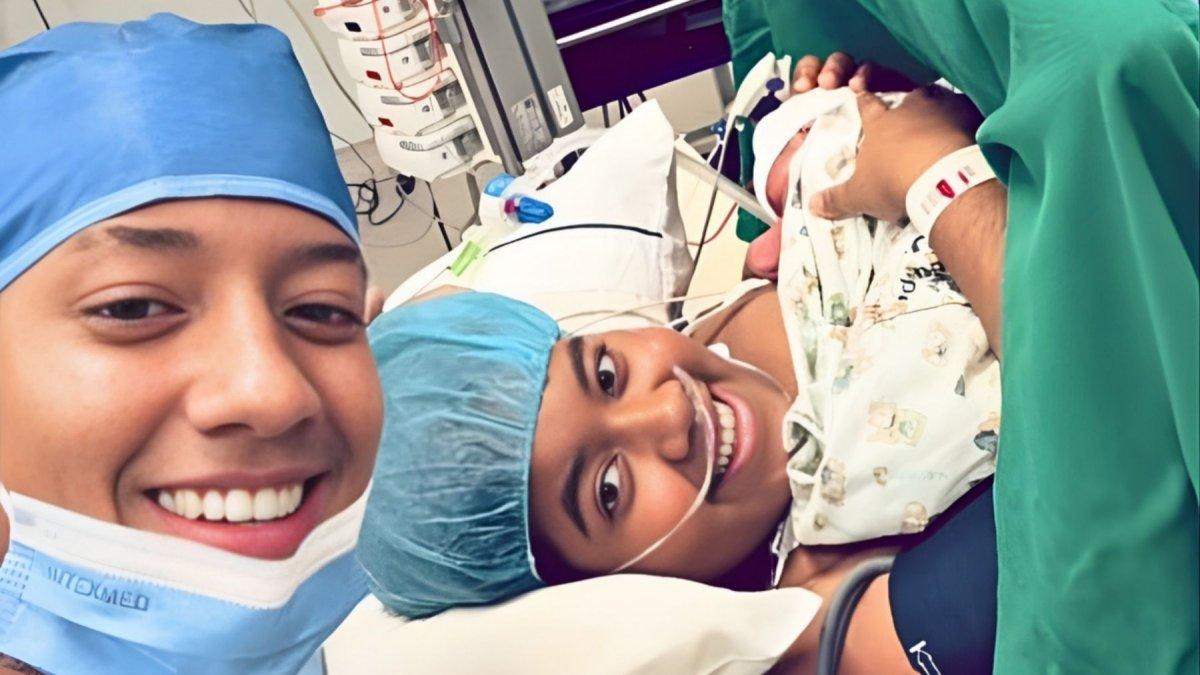 Jombriel en el momento del parto de su hijo.