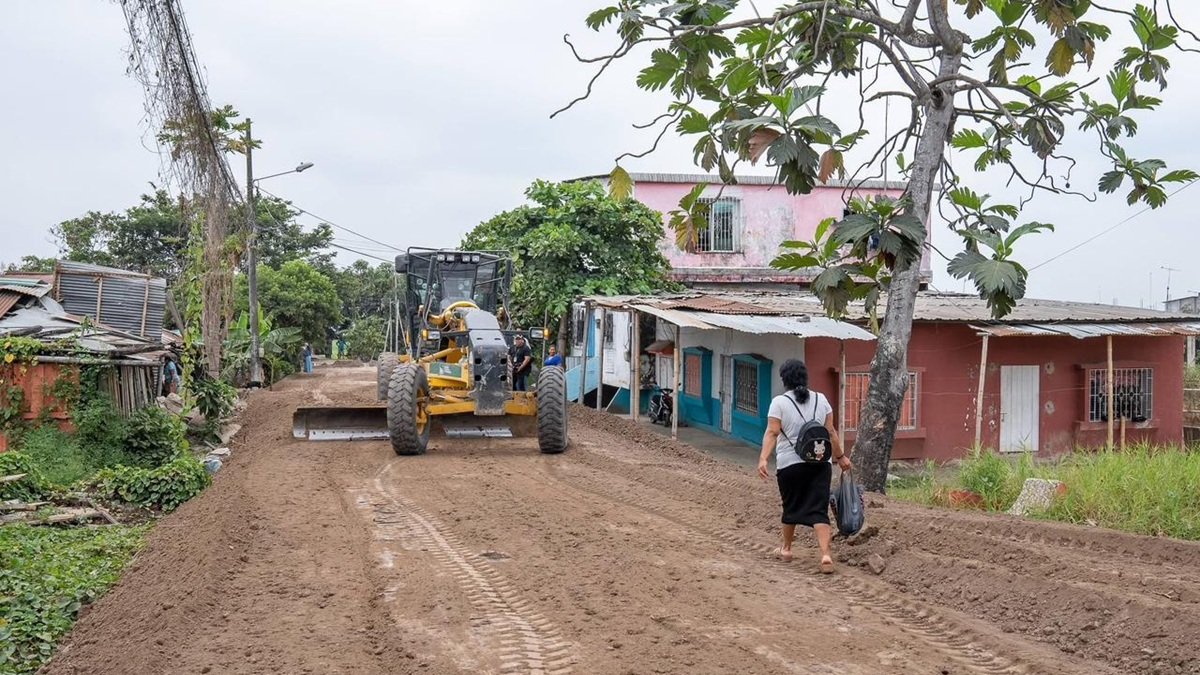Moradores de Solbrisa indican que tres muros transversales deben ser reforzados antes de la llegada de las lluvias.