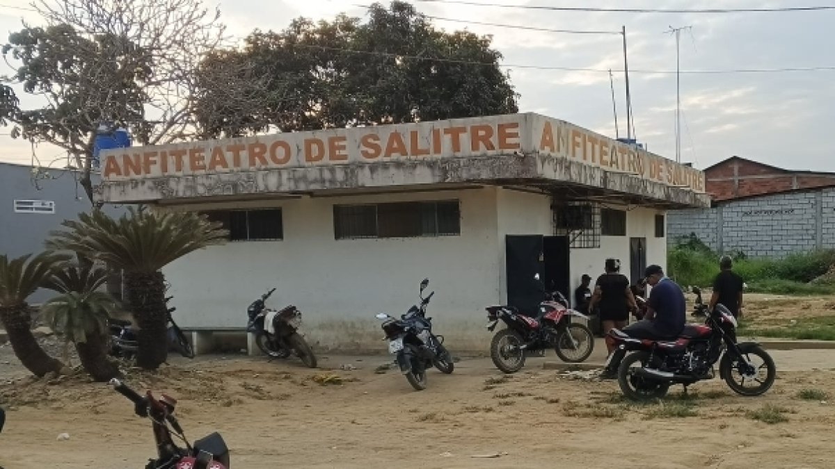 Hasta el anfiteatro de Salitre fueron llevados los cuerpos de los tres hombres asesinados.