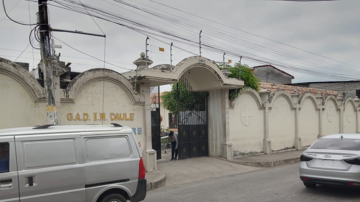 A la morgue de Daule fue llevado el cadáver del conductor de tricimoto que fue asesinado en el recinto La Chacra, perteneciente a Lomas de Sargentillo.