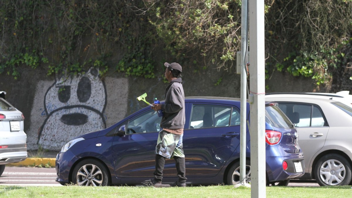 En 2025 se retiró a 1.443 limpiaparabrisas y se retuvieron 1.521 implementos utilizados para esta actividad.