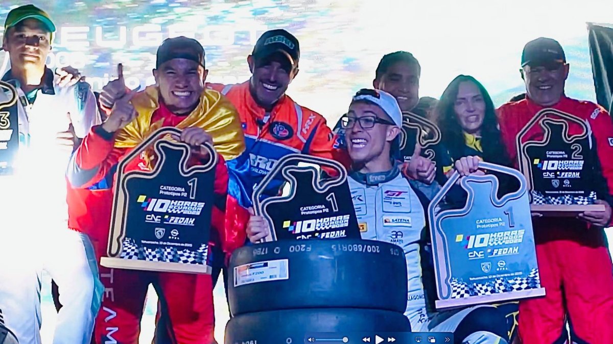 David Terán (i), Felipe Gil, Xavier Villagómez, Mateo Villagómez, Felipe Cevallos, Abigail y Marcelo Ron.